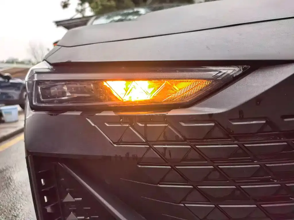 Changan UNI-V 2023 из CN, фото 2