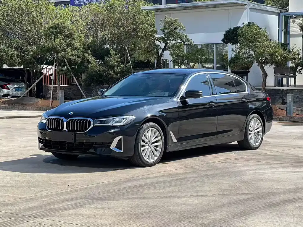 BMW 5 Series — фото 1