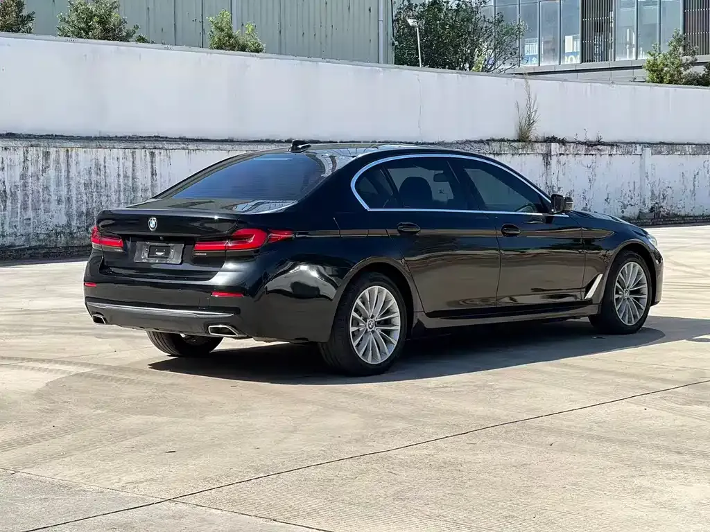BMW 5 Series — фото 9