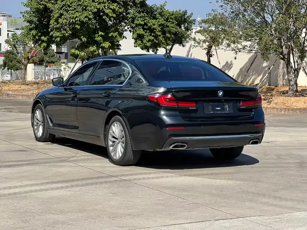 BMW 5 Series — фото 8