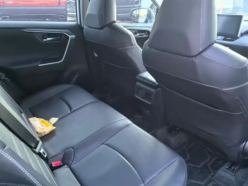 Toyota RAV4 2023 из CN, фото 4