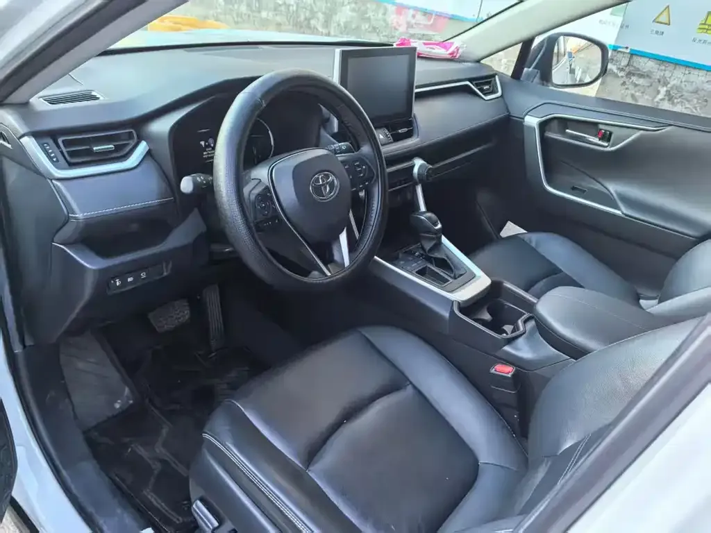 Toyota RAV4 2023 из CN, фото 5