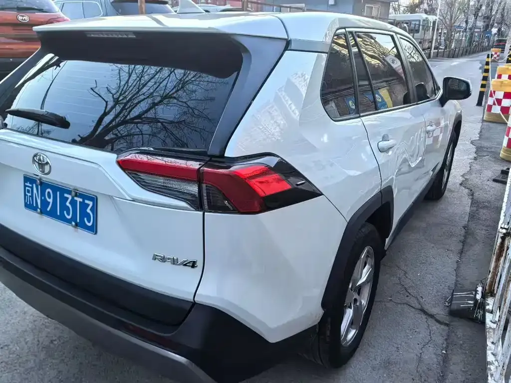 Toyota RAV4 2023 из CN, фото 9