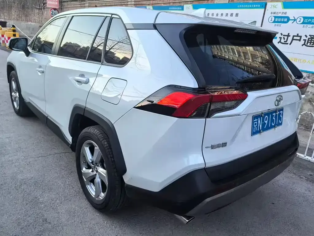 Toyota RAV4 2023 из CN, фото 7