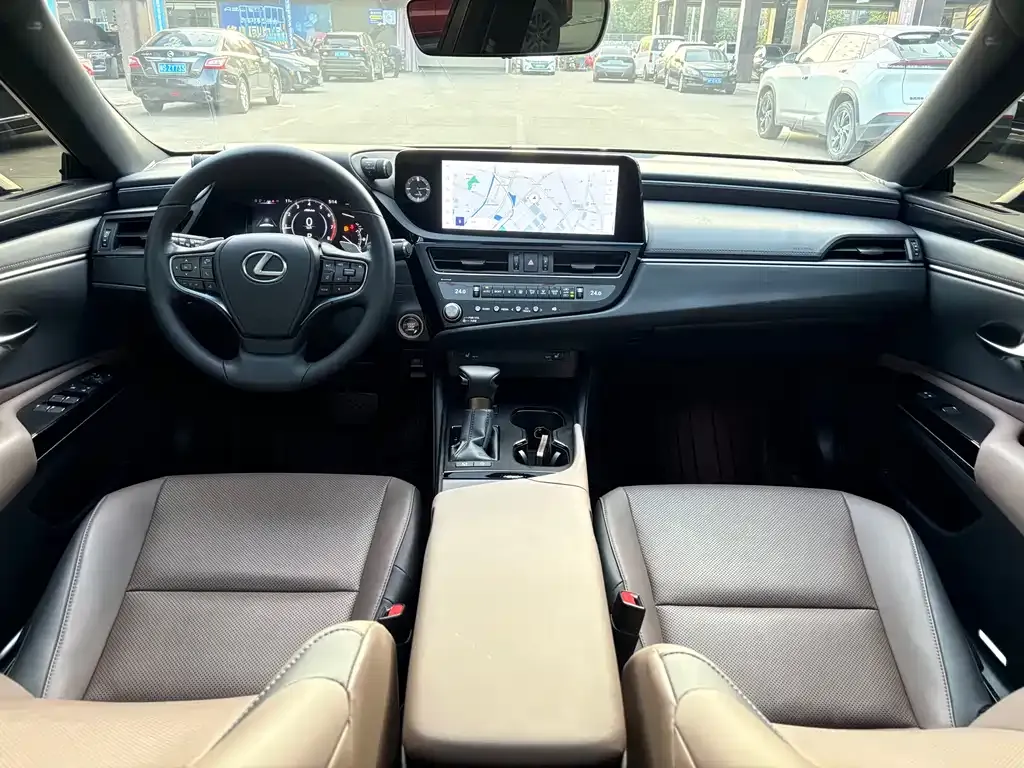 Lexus ES — фото 10