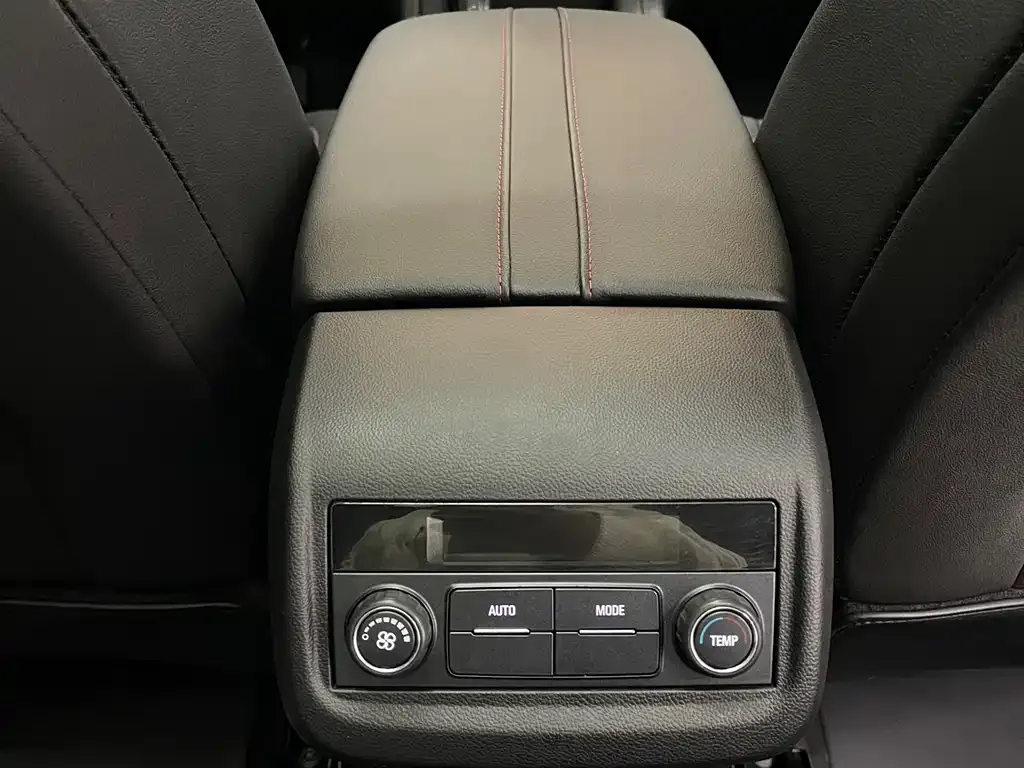 Chevrolet Blazer 2023 из CN, фото 10