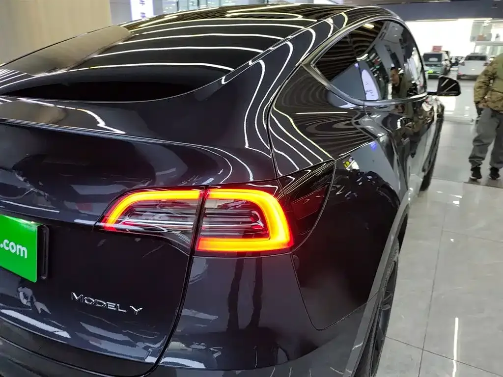 Tesla Model Y — фото 3