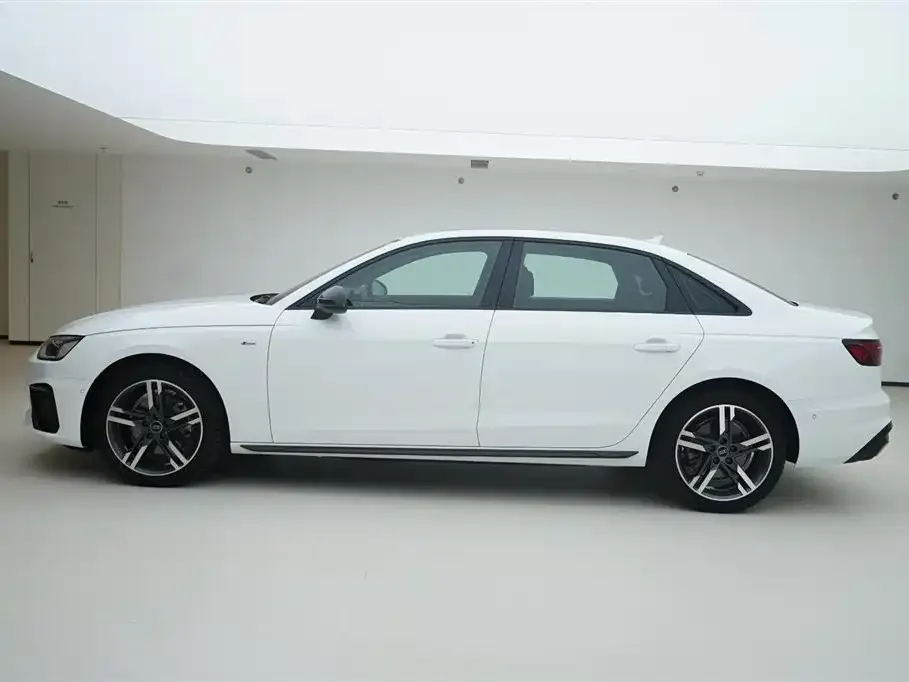 Audi A4L 2022 из CN, фото 2