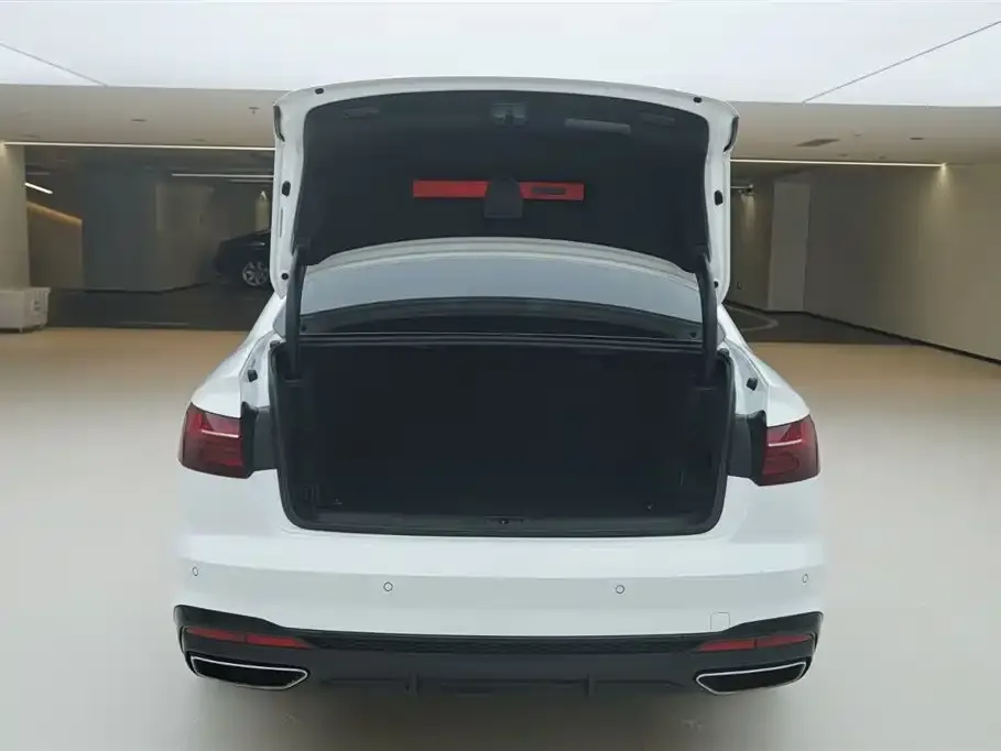 Audi A4L 2022 из CN, фото 5