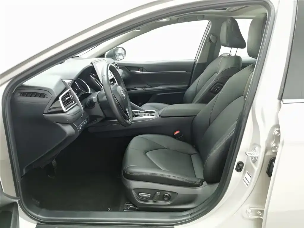 Toyota Camry 2021 из CN, фото 2
