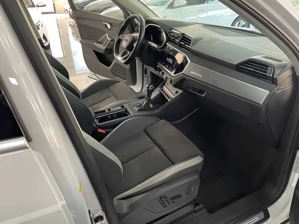 Audi Q3 2022 из CN, фото 3