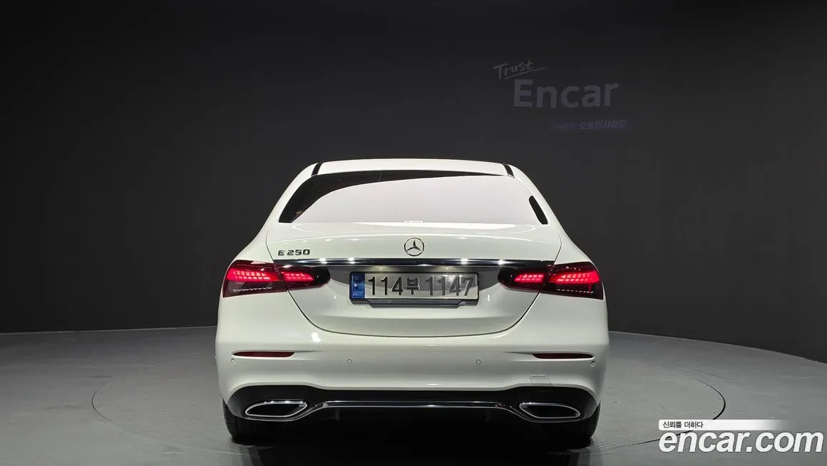 Mercedes-Benz E-Class — фото 4