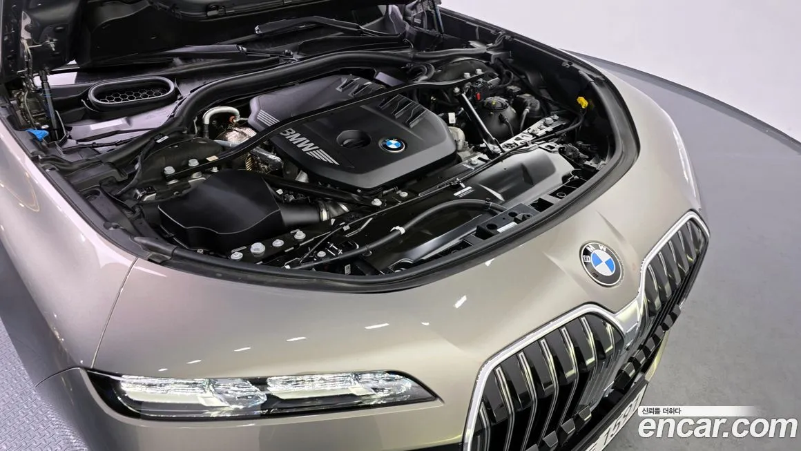 BMW 7-Series — фото 10