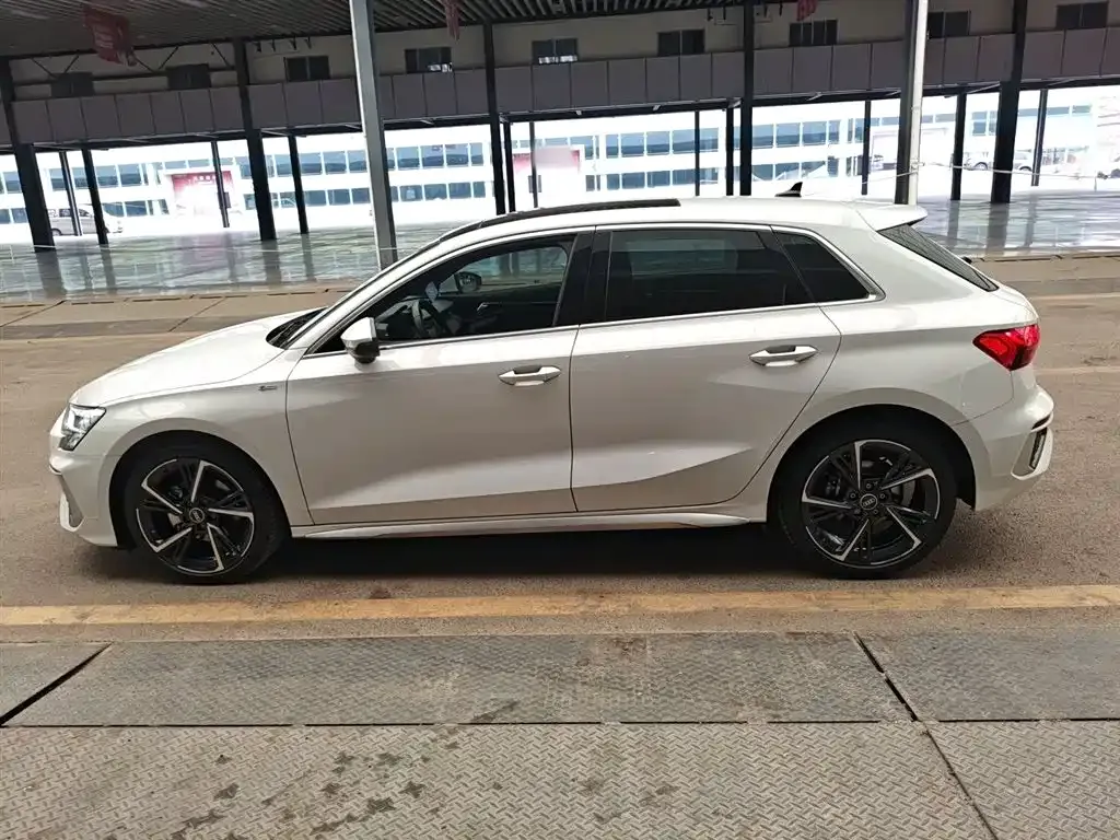 Audi A3 2023 из CN, фото 5