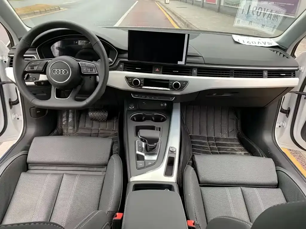Audi A4L 2023 из CN, фото 10