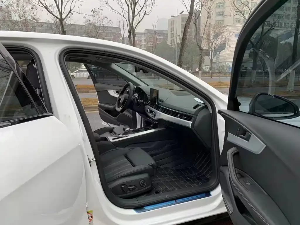Audi A4L 2023 из CN, фото 7