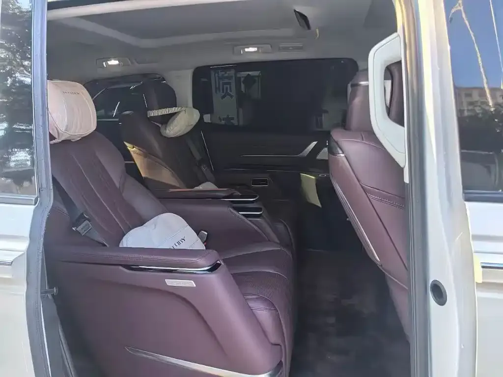 Buick Century 2024 из CN, фото 2