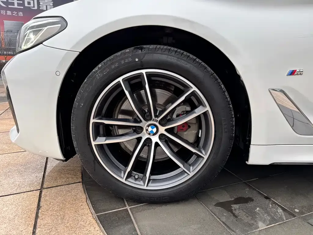 BMW 5 Series — фото 10