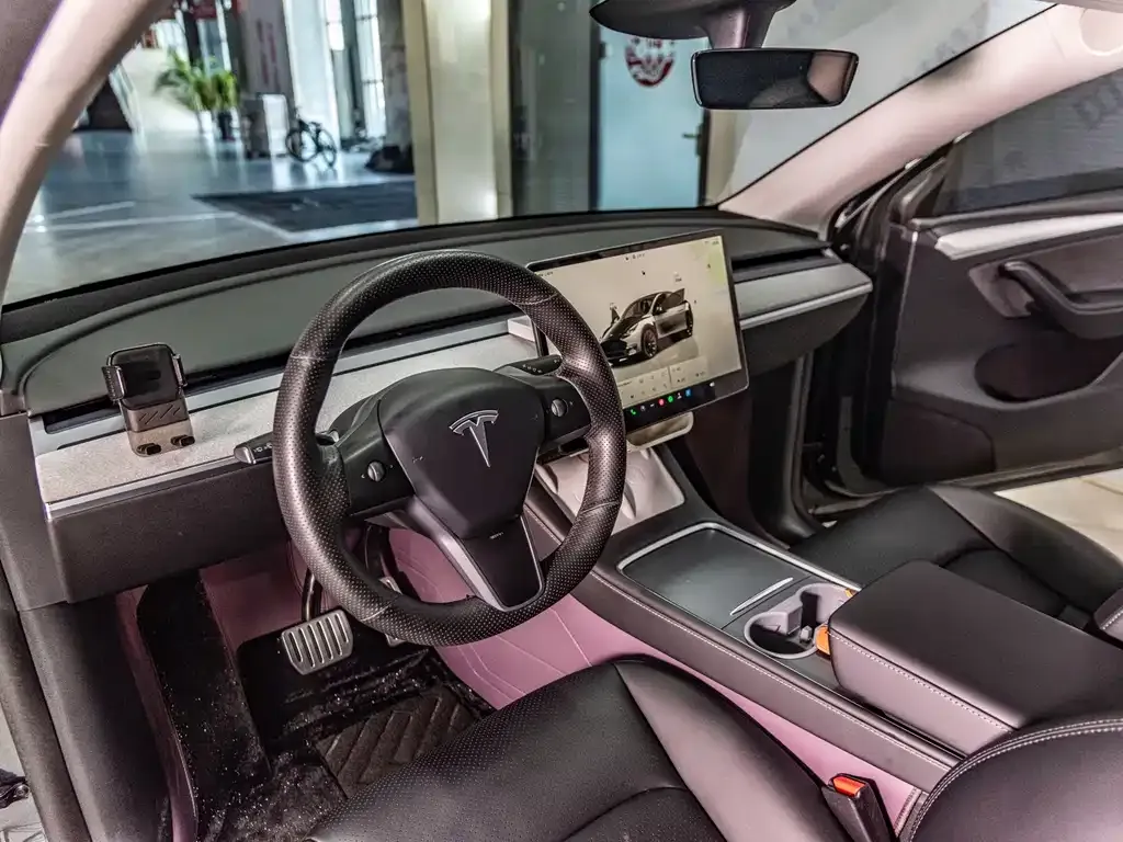 Tesla Model Y — фото 7
