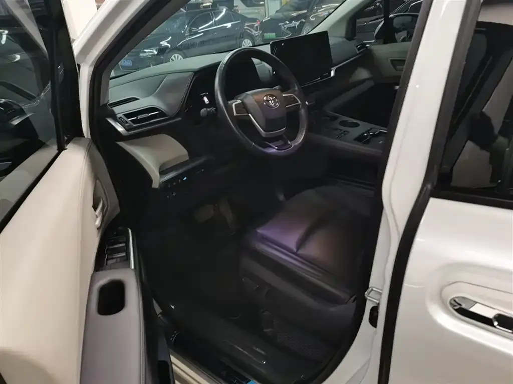 Toyota Sienna 2023 из CN, фото 8
