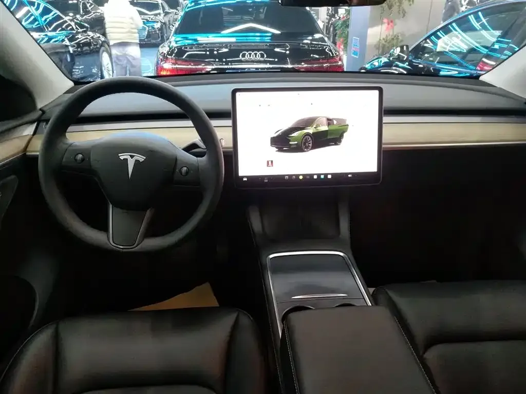 Tesla Model Y — фото 8