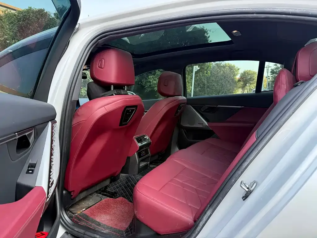 BMW 5 Series 2024 из CN, фото 2