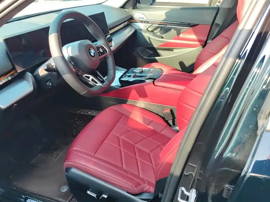 BMW 5 Series 2024 из CN, фото 3