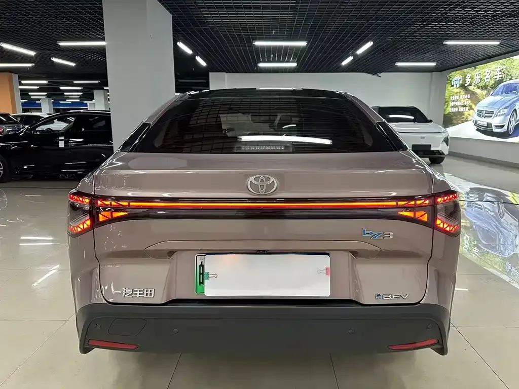 Toyota bZ3 2023 из CN, фото 7