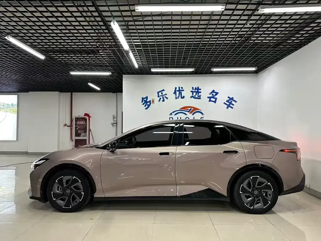 Toyota bZ3 2023 из CN, фото 9