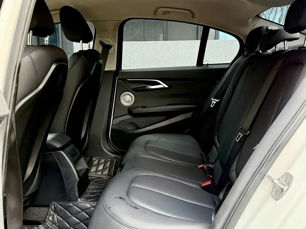BMW 1 Series 2022 из CN, фото 10