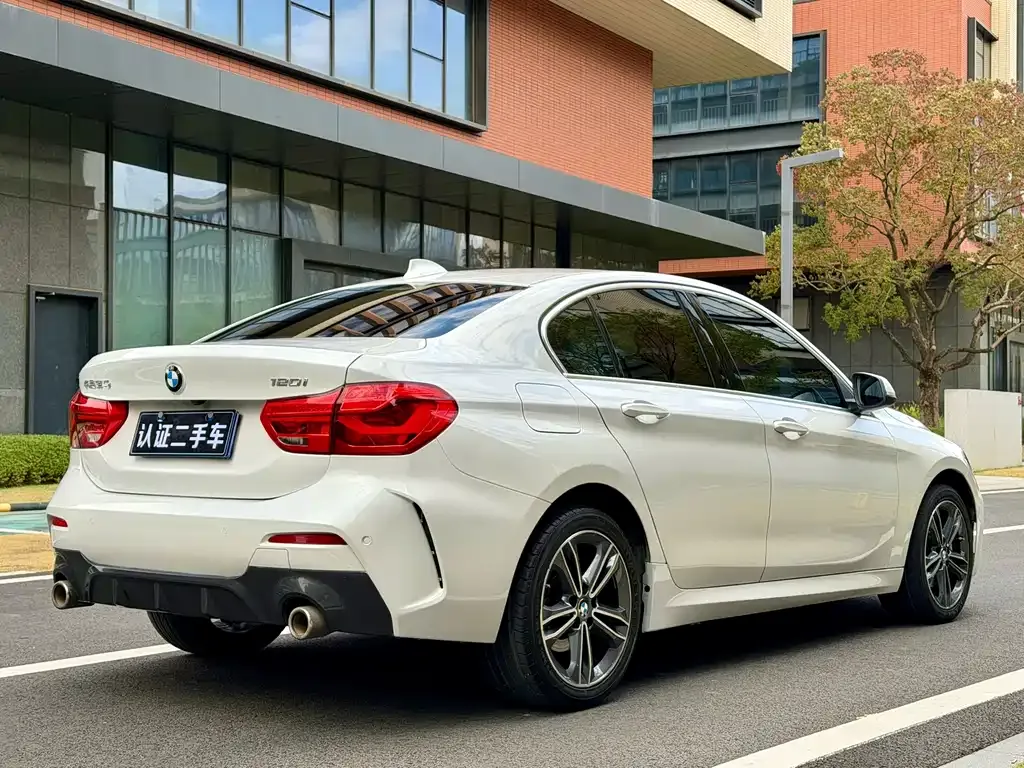 BMW 1 Series 2022 из CN, фото 8