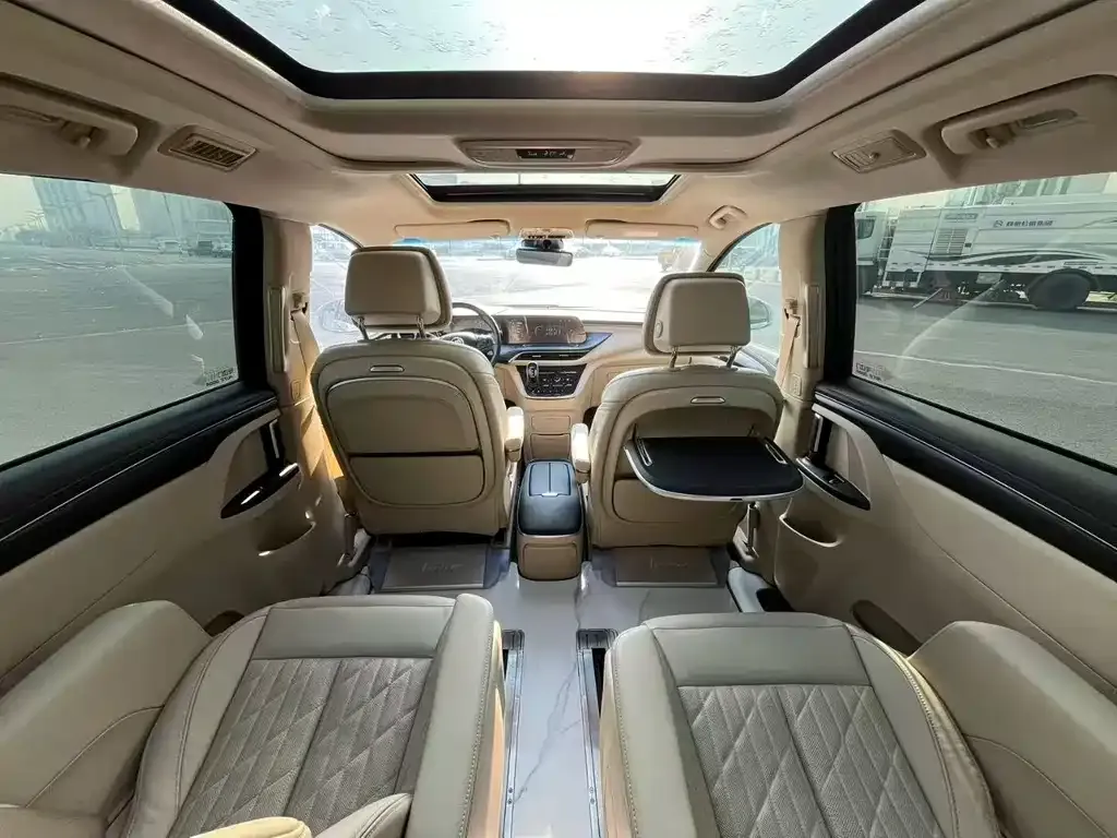 Buick GL8 2023 из CN, фото 3