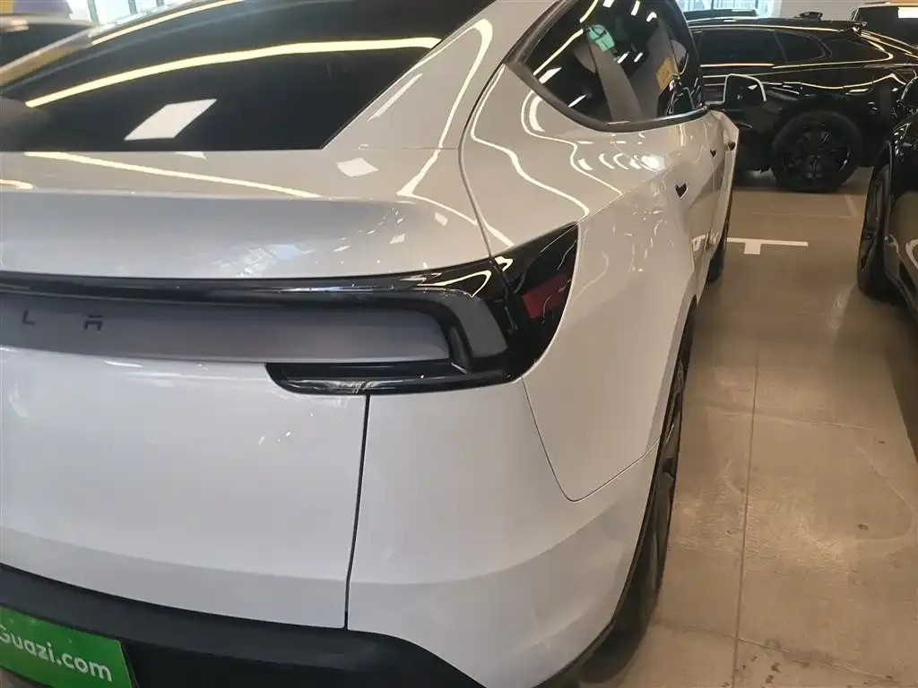 Tesla Model Y 2025 из CN, фото 8