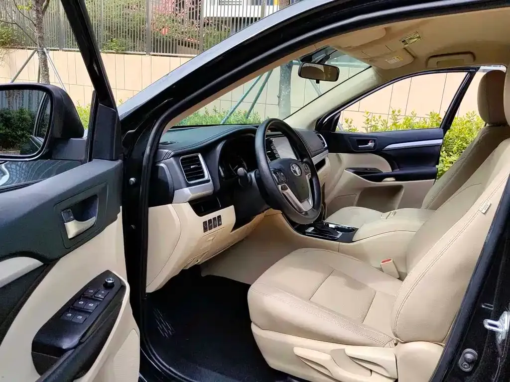 Toyota Highlander 2021 из CN, фото 2