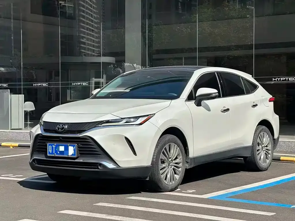 Toyota Harrier — фото 1