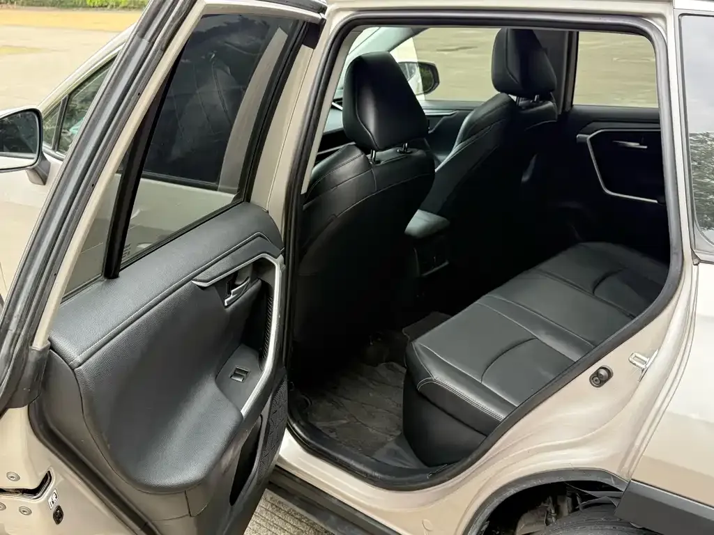 Toyota Wildlander New Energy 2021 из CN, фото 2