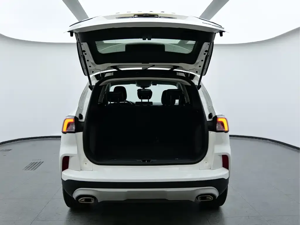 Ford Escape 2023 из CN, фото 2