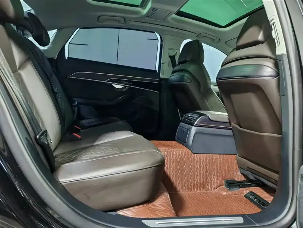 Audi A8 2022 из CN, фото 9