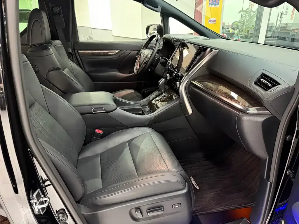 Toyota Alphard 2023 из CN, фото 2