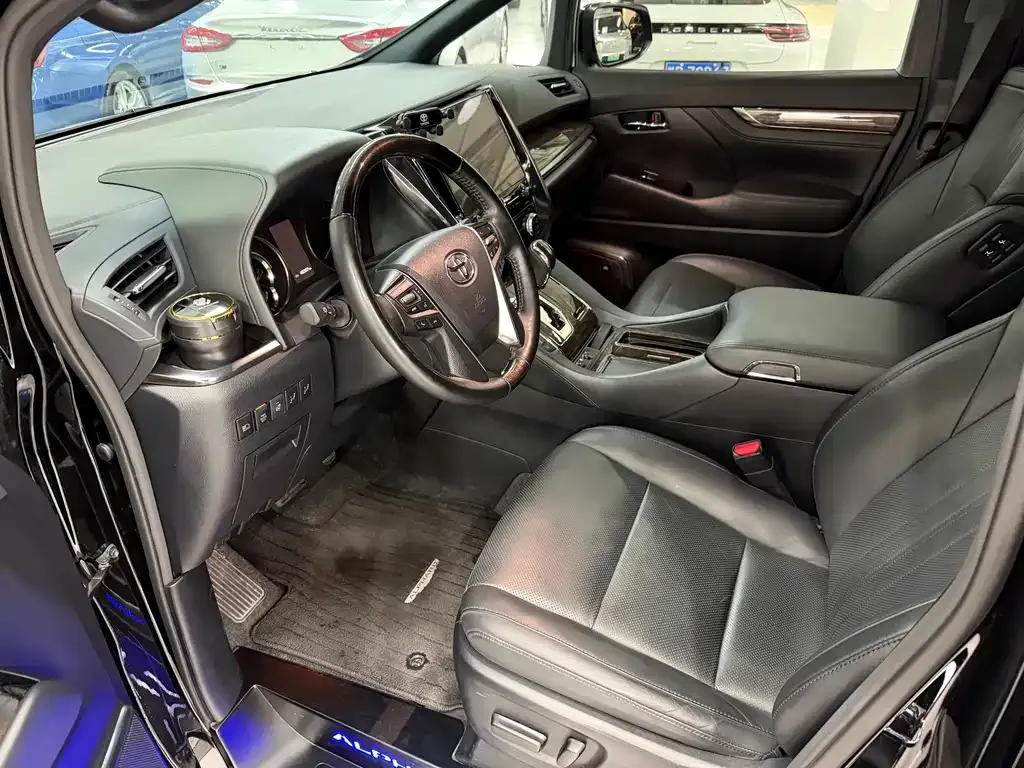Toyota Alphard 2023 из CN, фото 8