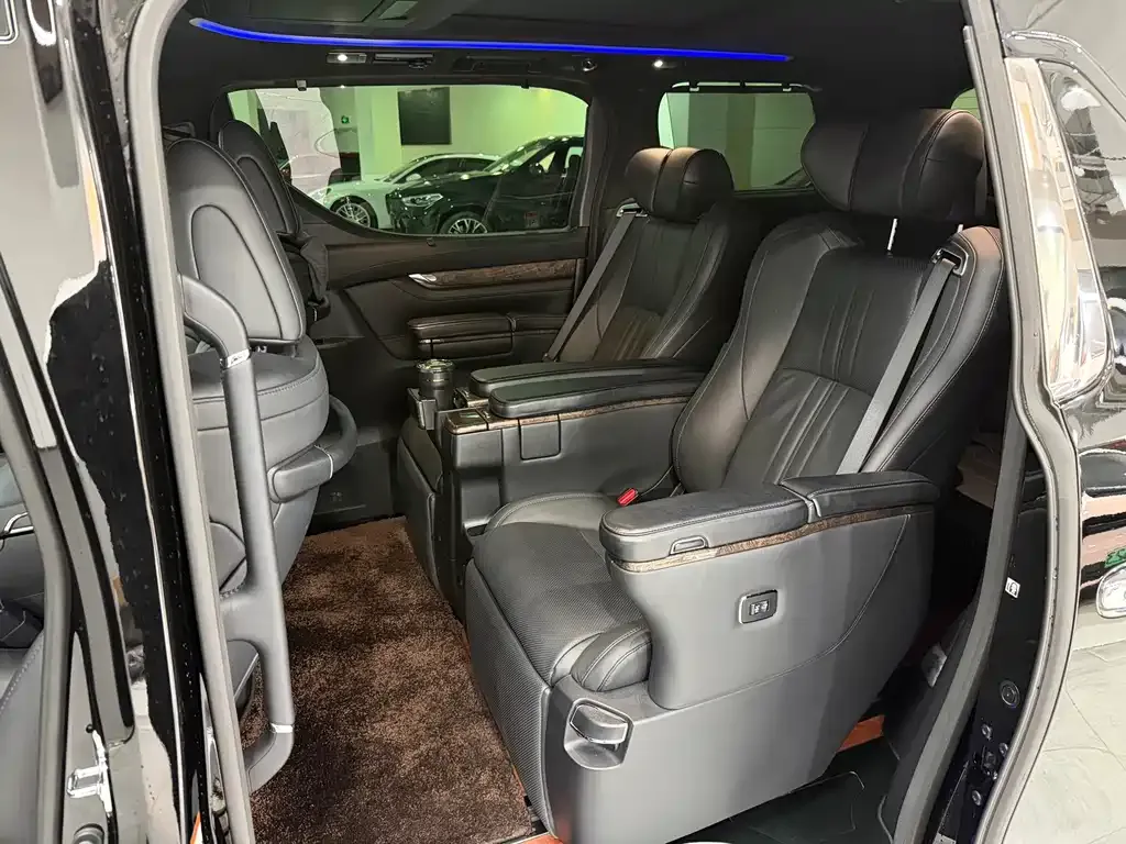 Toyota Alphard 2023 из CN, фото 7