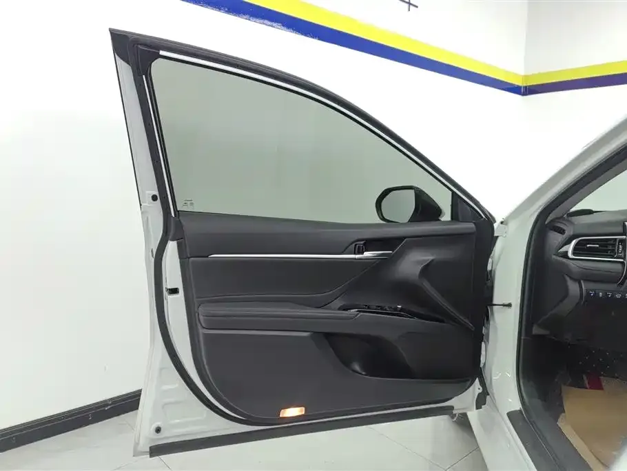 Toyota Camry 2023 из CN, фото 7