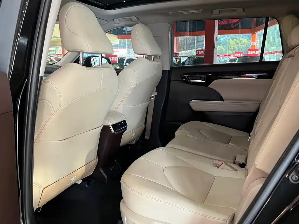 Toyota Highlander 2022 из CN, фото 2