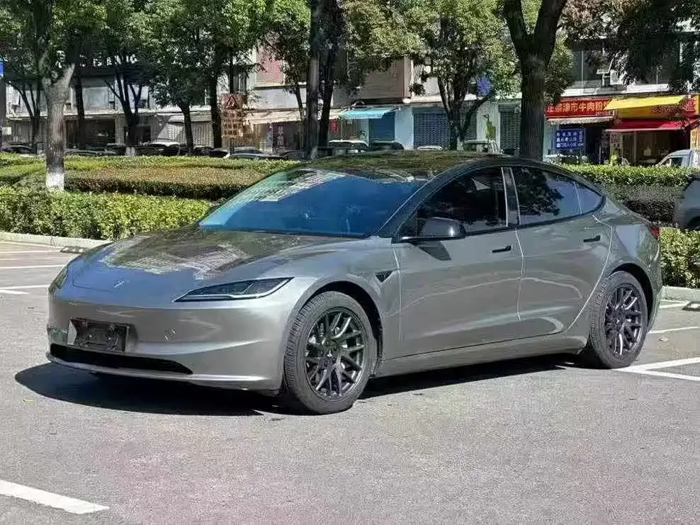 Tesla Model 3 — фото 1