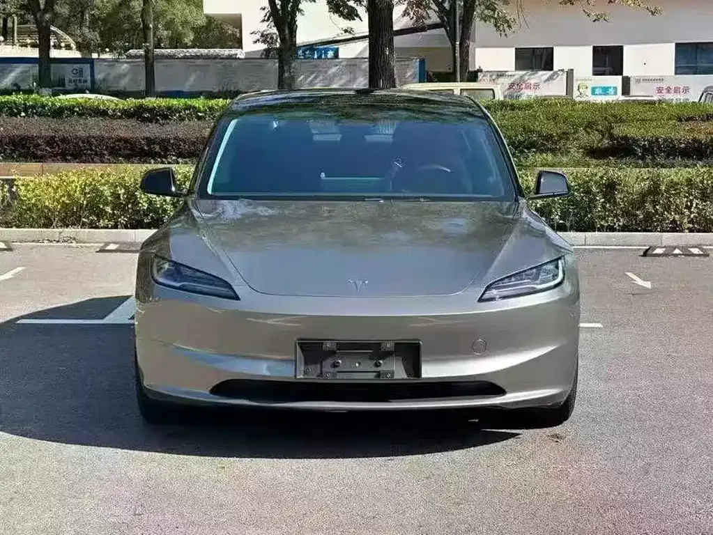 Tesla Model 3 — фото 7