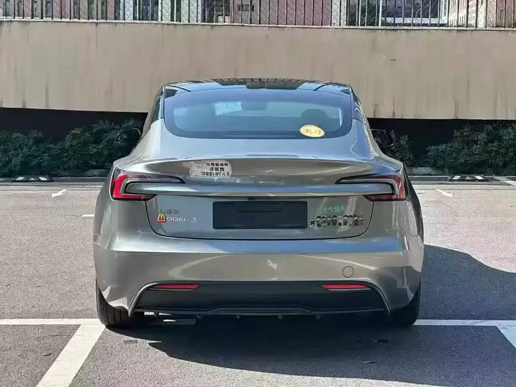 Tesla Model 3 — фото 8