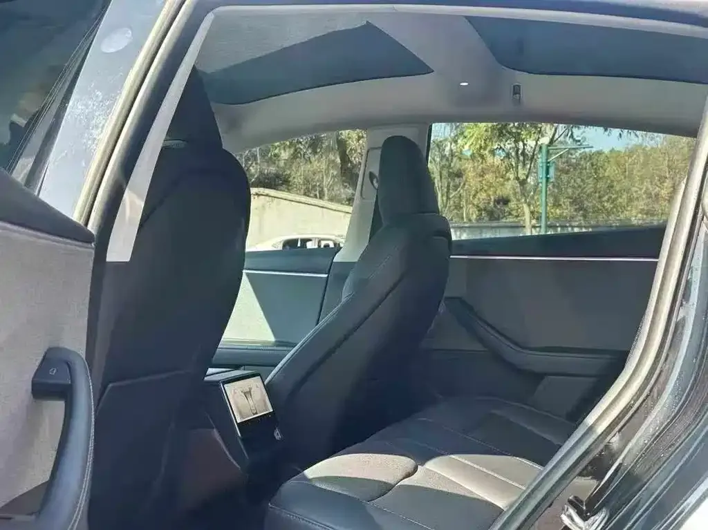 Tesla Model 3 — фото 4