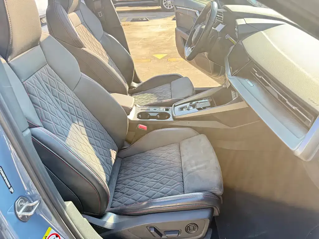 Audi A3 2023 из CN, фото 2