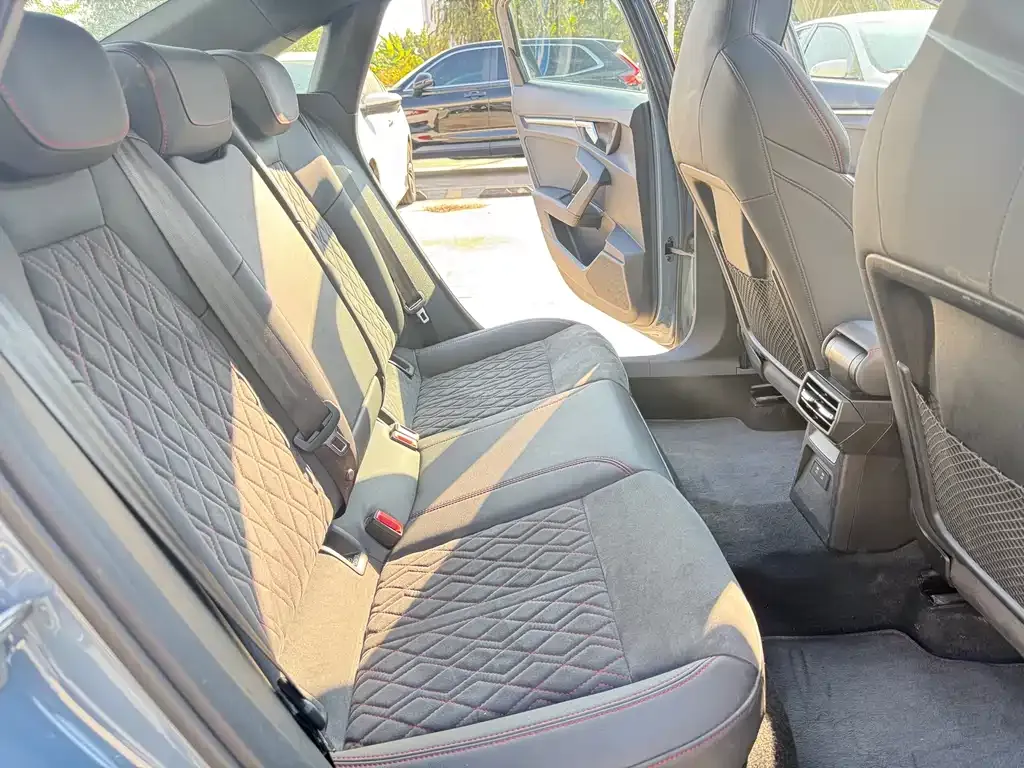 Audi A3 2023 из CN, фото 5
