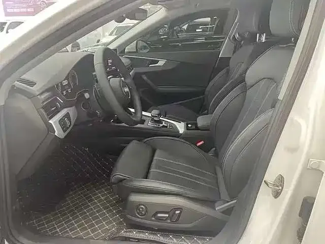 Audi A4L 2022 из CN, фото 4